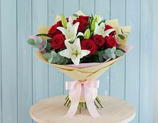 Букет цветов из:  Лилии и Розы в Белую Колпь