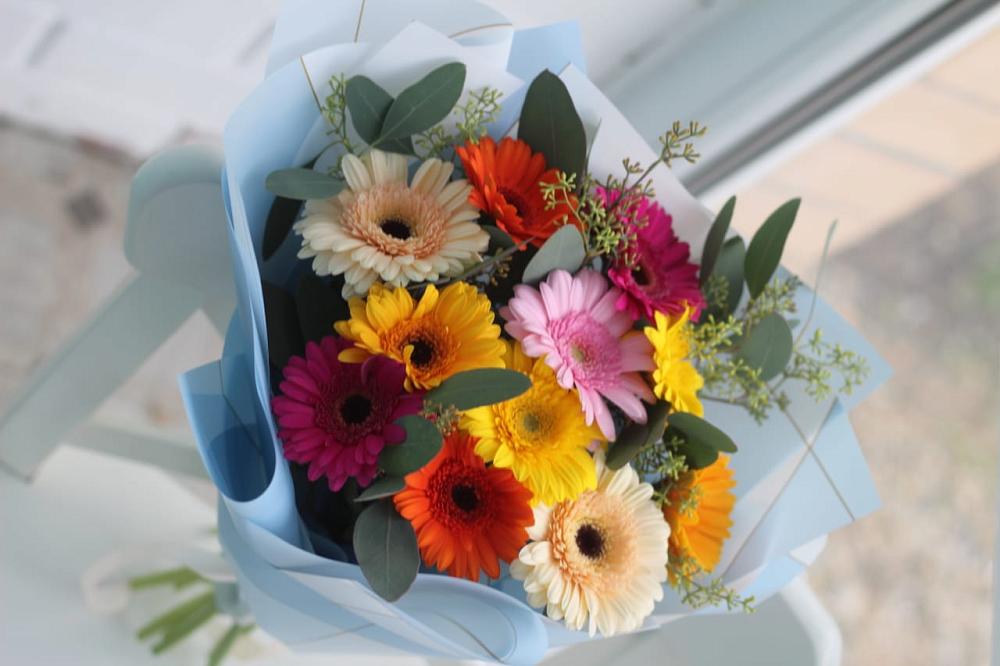 Букет цветов из: Герберы в Белую Колпь