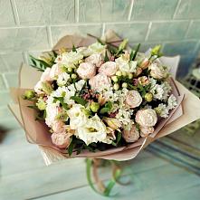 Букет цветов из:  Альстромерии, Розы и Хризантемы #REPLACE_PRED# Белую Колпь
