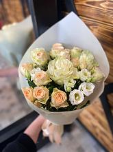 Букет цветов из:  Розы и Лизиантусы #REPLACE_PRED# Белую Колпь