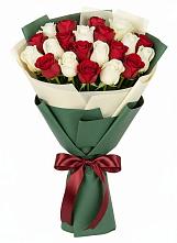 Букет Микс из красных и белых роз в Белую Колпь