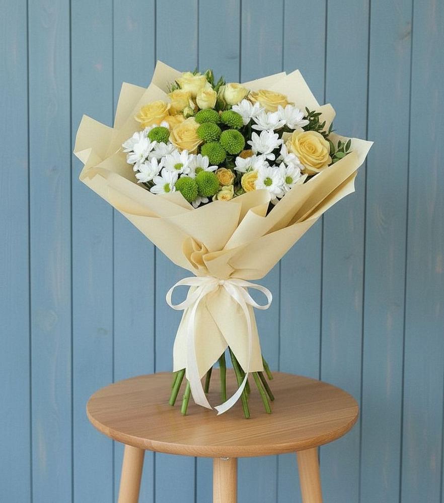 Букет цветов из: Хризантемы и Розы в Белую Колпь