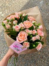 Букет цветов из:  Розы #REPLACE_PRED# Белую Колпь