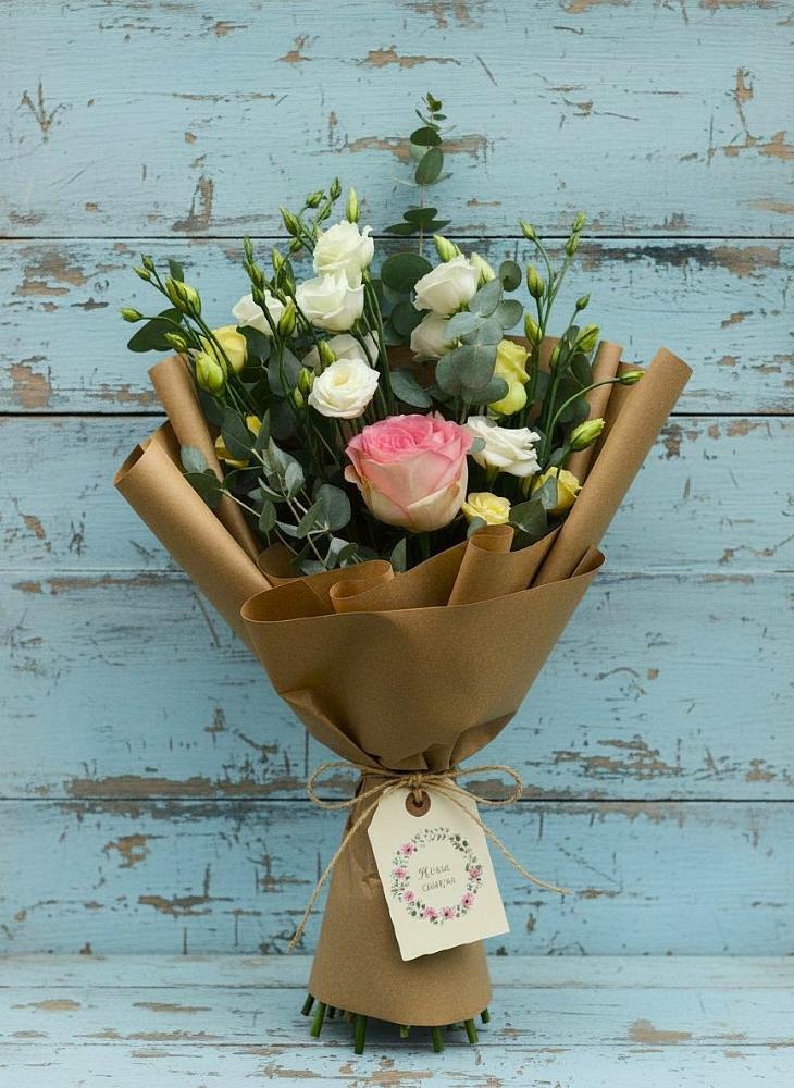 Букет цветов из: Розы и Лизиантусы в Белую Колпь