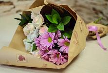 Букет цветов из:  Розы и Хризантемы #REPLACE_PRED# Белую Колпь