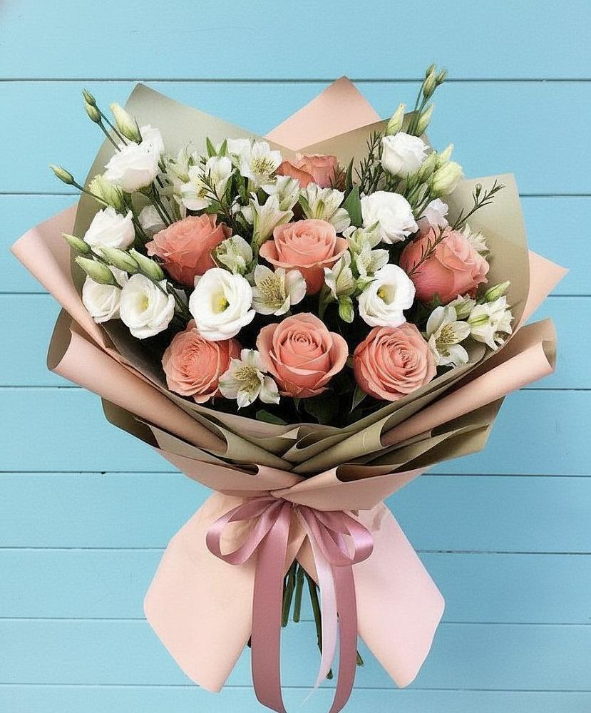 Букет цветов из: Розы, Альстромерии и Лизиантусы в Белую Колпь