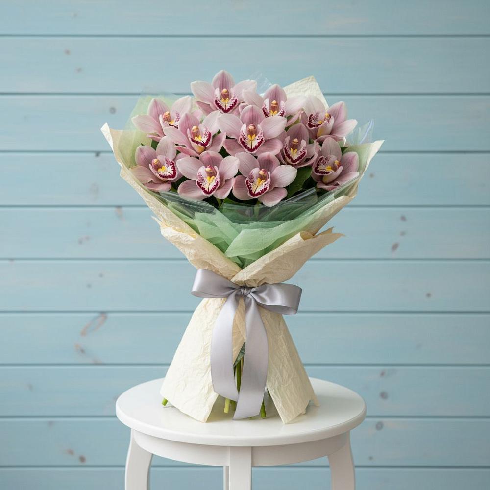 Букет цветов из: Орхидеи и Розы в Белую Колпь