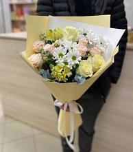 Букет цветов из:  Альстромерии, Розы и Хризантемы в Белую Колпь