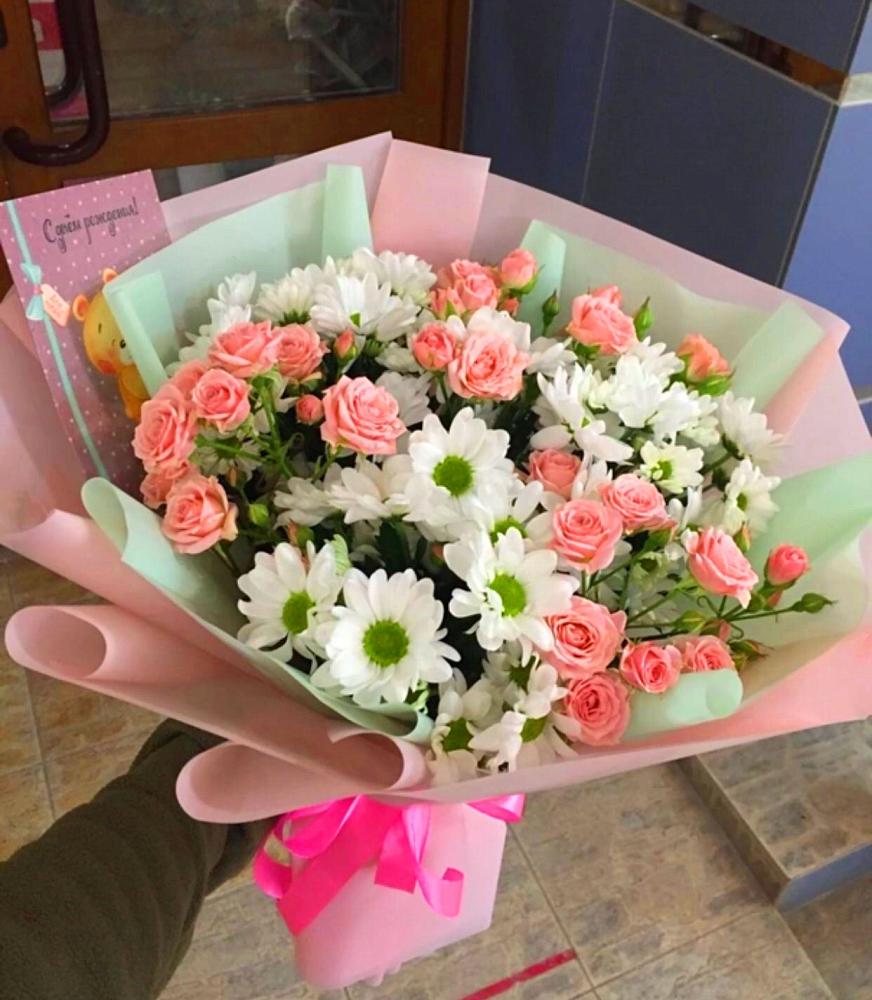 Букет цветов из: Розы и Хризантемы в Белую Колпь