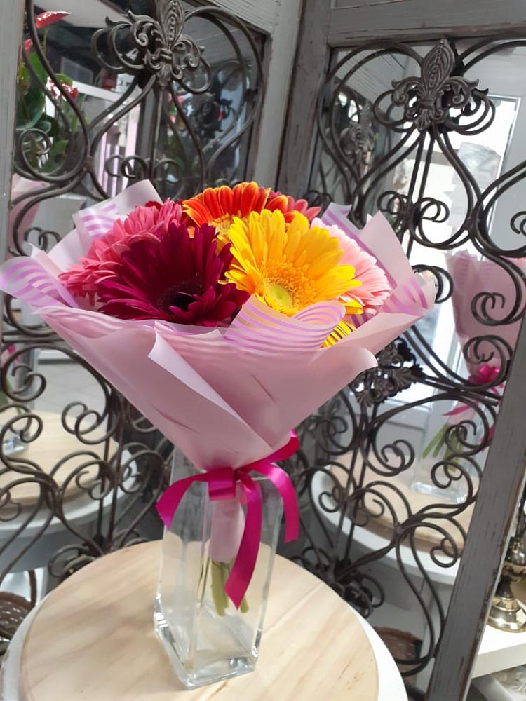 Букет цветов из: Герберы в Белую Колпь