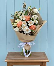 Букет цветов из:  Альстромерии, Лизиантусы, Розы и Хризантемы #REPLACE_PRED# Белую Колпь