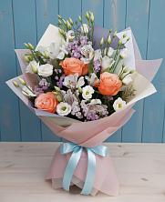 Букет цветов из:  Лизиантусы, Розы, Альстромерии и Гипсофила в Белую Колпь