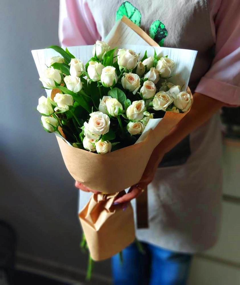 Букет цветов из: Розы в Белую Колпь