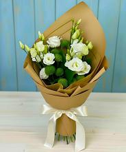 Букет цветов из:  Хризантемы и Лизиантусы #REPLACE_PRED# Белую Колпь