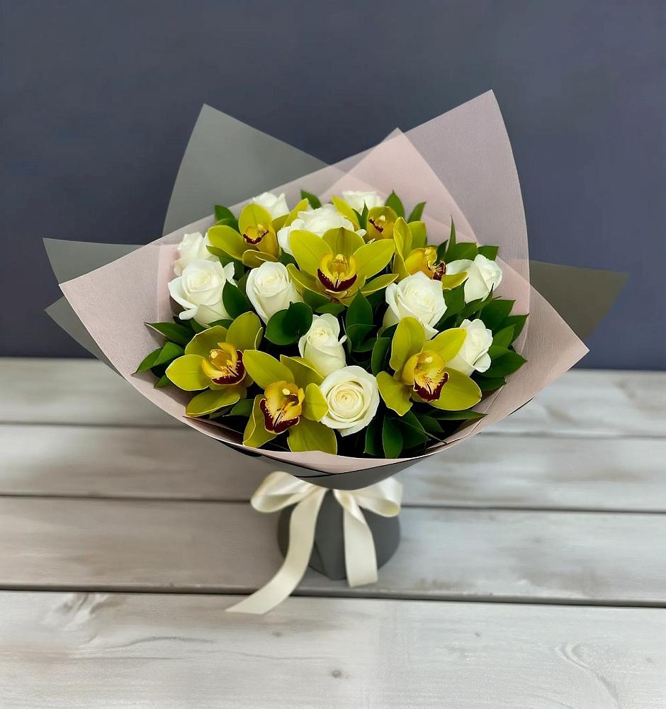 Букет цветов из: Орхидеи и Розы в Белую Колпь