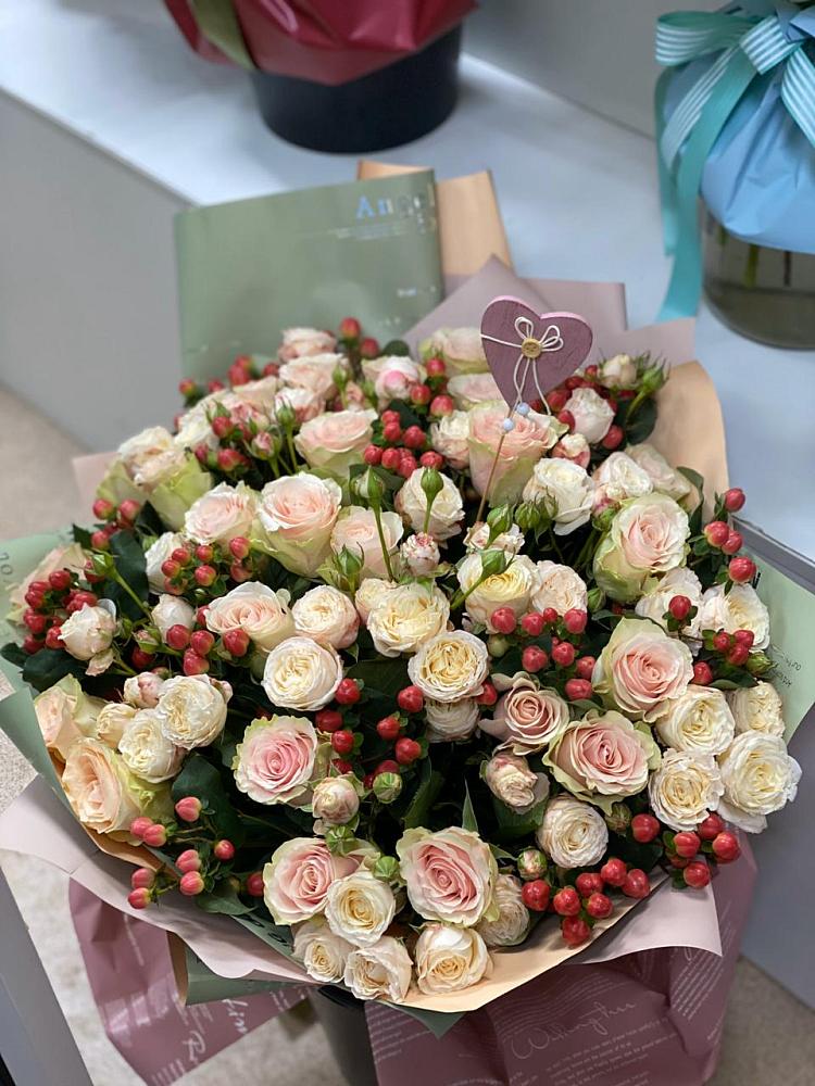 Букет цветов из: Розы в Белую Колпь