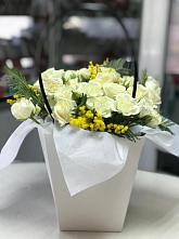 Цветочная композиция из Розы  в Белую Колпь