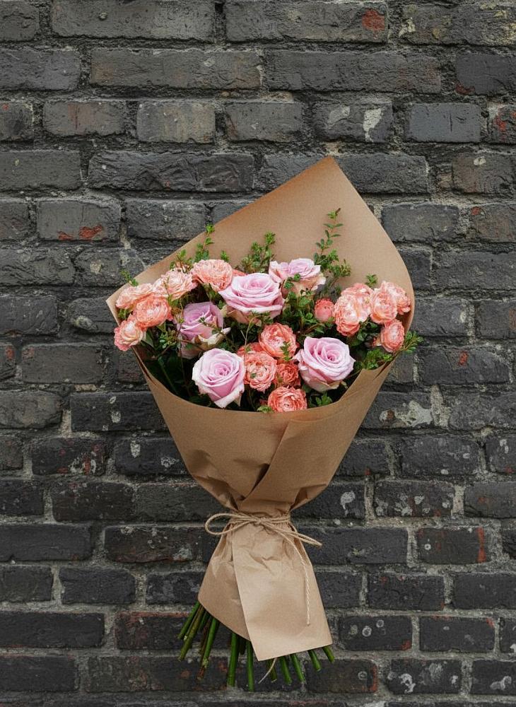 Букет цветов из: Розы в Белую Колпь