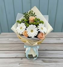 Букет цветов из:  Герберы, Розы и Хризантемы в Белую Колпь