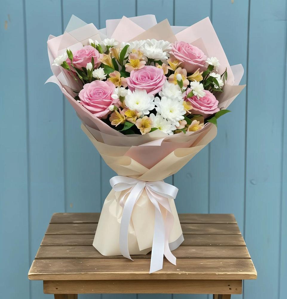 Букет цветов из: Гвоздики, Орхидеи и Розы в Белую Колпь