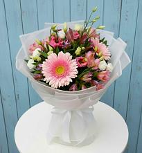 Букет цветов из:  Герберы, Альстромерии и Лизиантусы #REPLACE_PRED# Белую Колпь