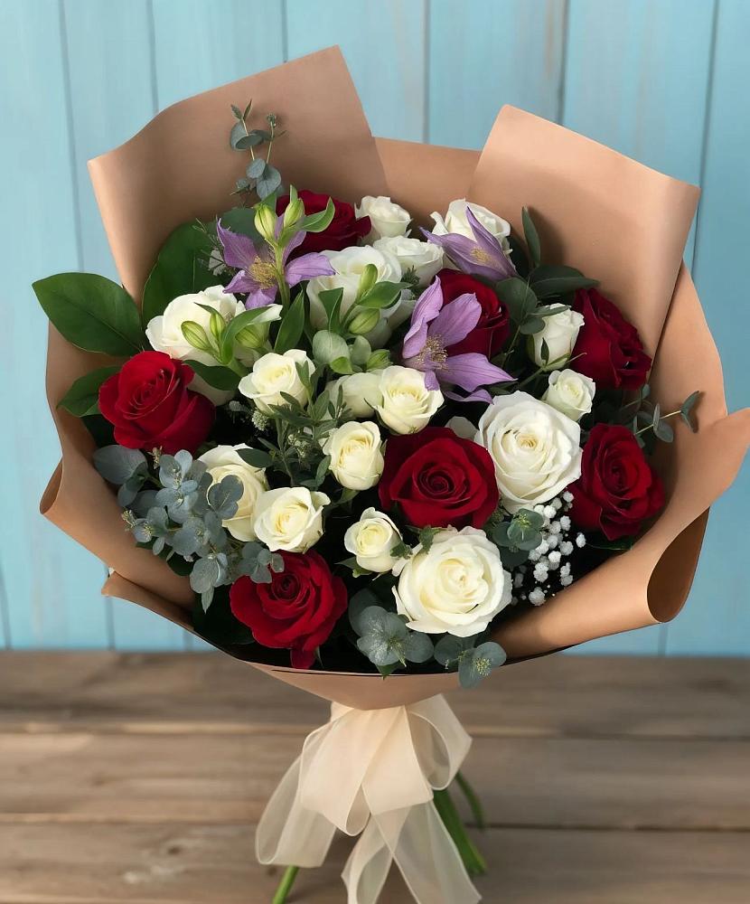 Букет цветов из: Розы и Альстромерии в Белую Колпь