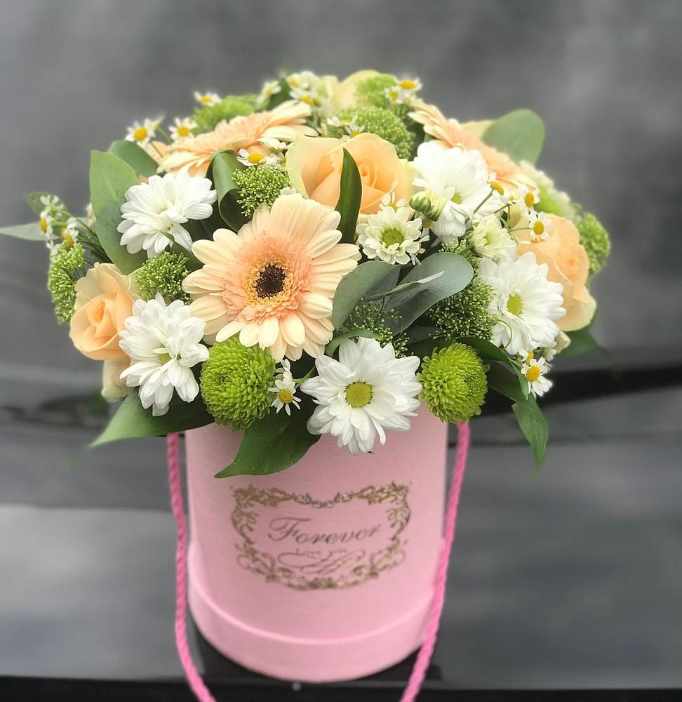 Цветочная композиция из Розы, Герберы и Хризантемы в шляпной коробке в Белую Колпь