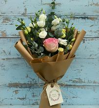 Букет цветов из:  Розы и Лизиантусы в Белую Колпь