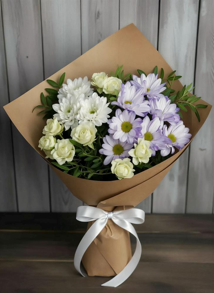 Букет цветов из: Хризантемы и Розы в Белую Колпь
